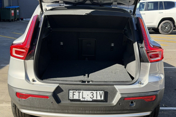 2025 Volvo XC40 XZ Plus B4 SUV Image 7