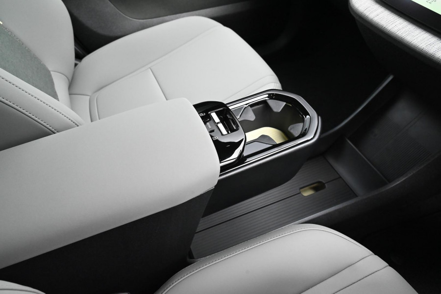 2026 Volvo EX30  Single Motor Extended Range Plus SUV Image 16