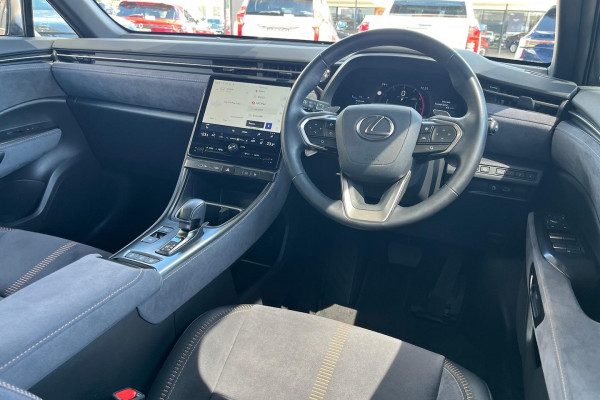 2024 Lexus LBX MAYH10R Sports Luxury SUV Image 10