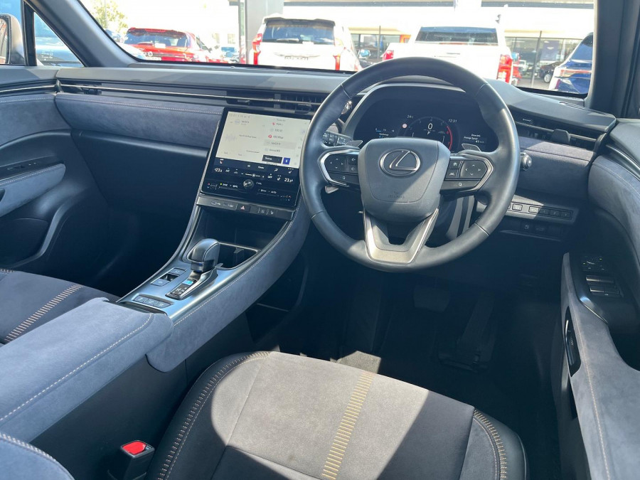 2024 Lexus LBX MAYH10R Sports Luxury SUV Image 10