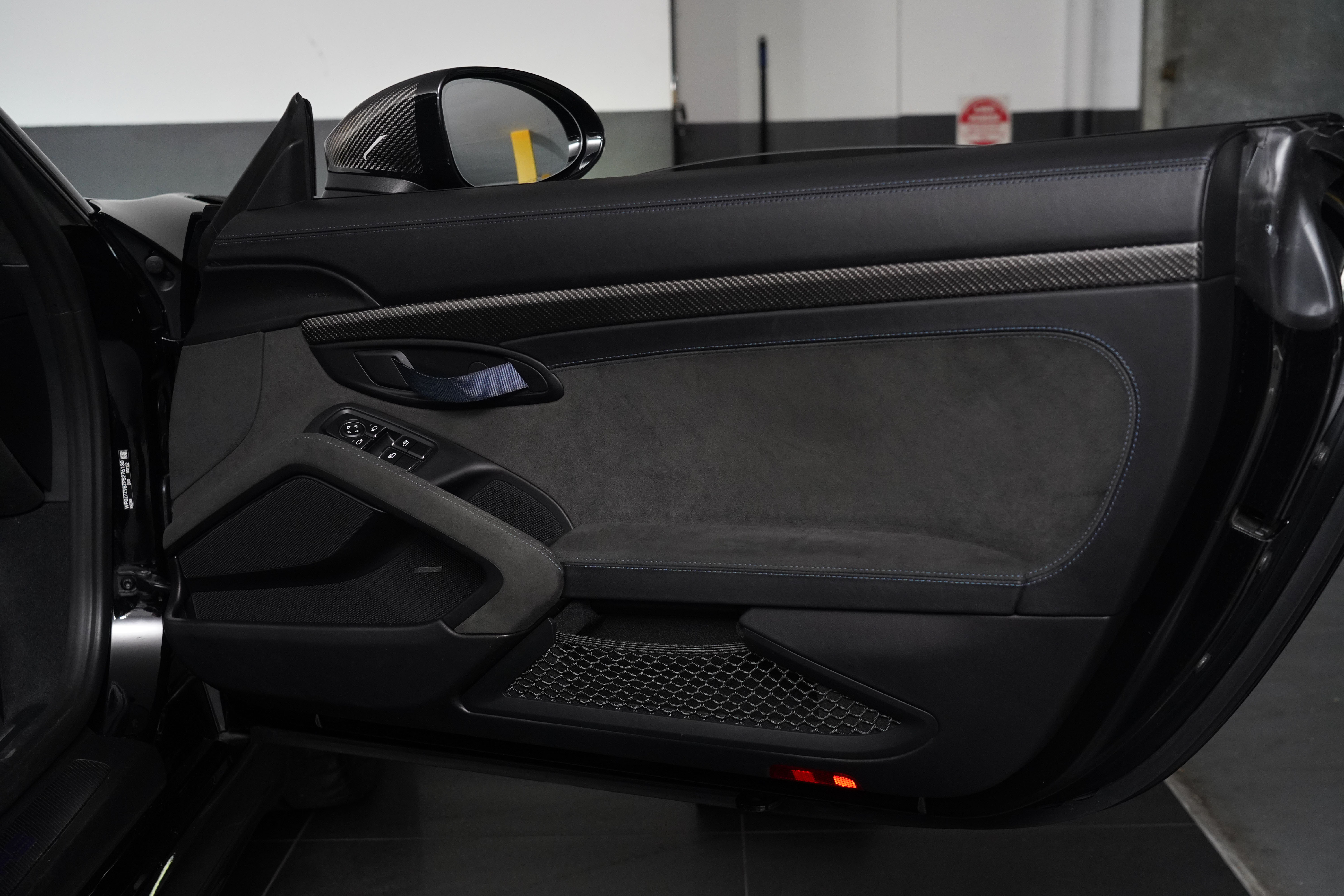 2023 Porsche 718 Cayman GT4 RS Coupe Image 50