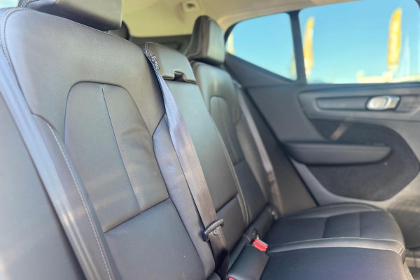 2019 Volvo XC40 XZ T4 Momentum SUV Image 15