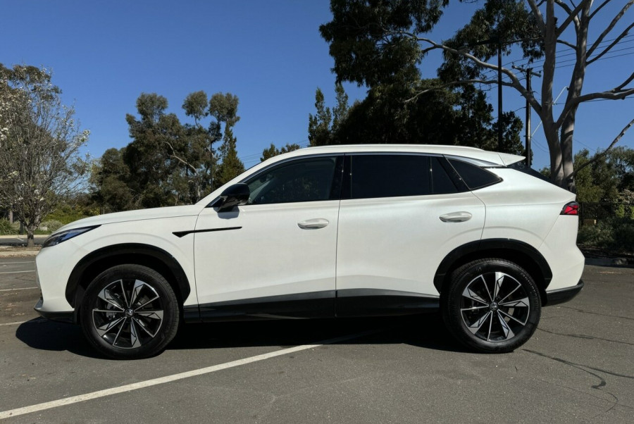2024 MY25 MG HS AS33 Essence SUV Image 9