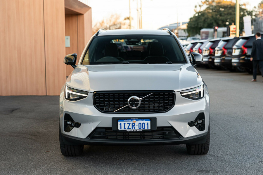 2024 MY25 Volvo XC40 XZ Ultra B4 Dark SUV Image 8