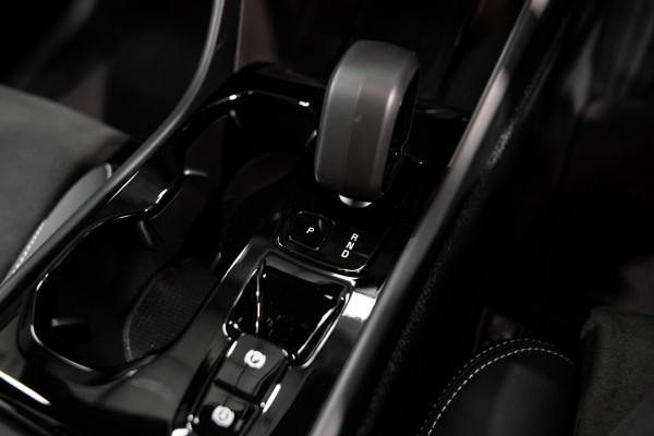 2025 Volvo XC40 XZ Ultra B4 Dark SUV Image 14