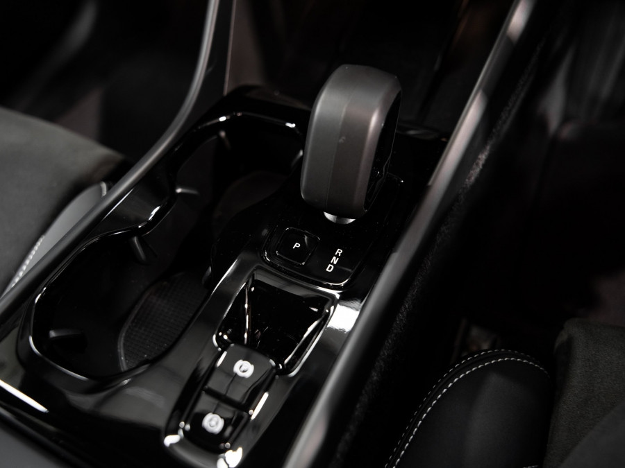 2025 Volvo XC40 XZ Ultra B4 Dark SUV Image 14