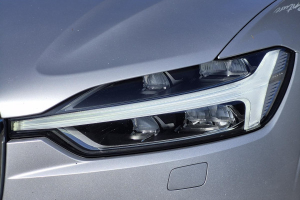 2020 MY21 Volvo XC60 UZ D4 Momentum SUV Image 27