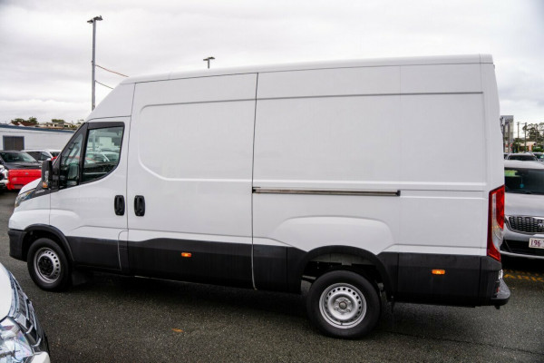 2022 Iveco Daily Van Image 4