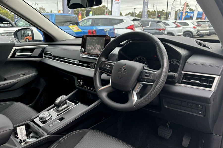 2024 Mitsubishi Outlander ZM ES SUV Image 16