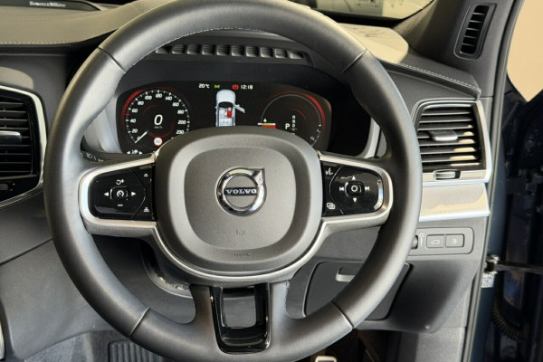 2022 Volvo XC90 L Series Recharge Plug-In Hybrid SUV Image 11