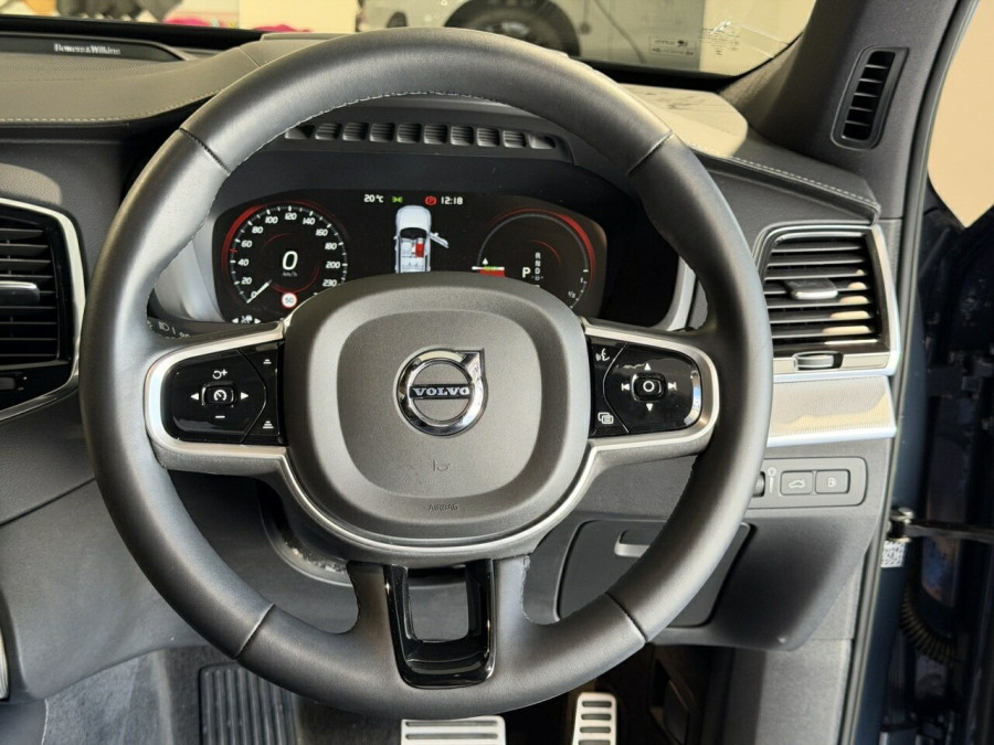 2022 Volvo XC90 L Series Recharge Plug-In Hybrid SUV Image 11