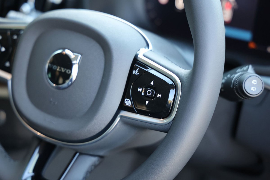 2026 Volvo XC60 UZ Ultra B5 Dark SUV Image 11