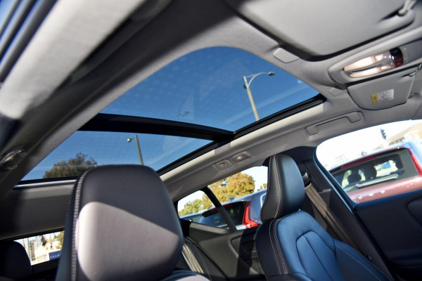 2026 Volvo XC40 XZ Ultra B4 Dark SUV Image 5