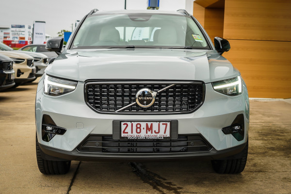 2024 MY25 Volvo XC40 XZ Ultra B4 Dark SUV Image 6