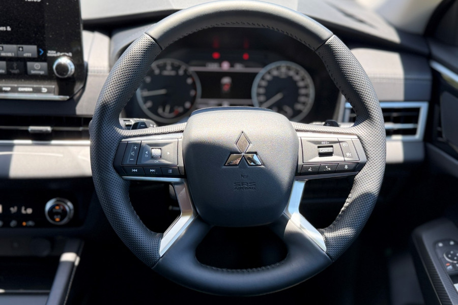 2024 Mitsubishi Outlander ZM LS SUV Image 14