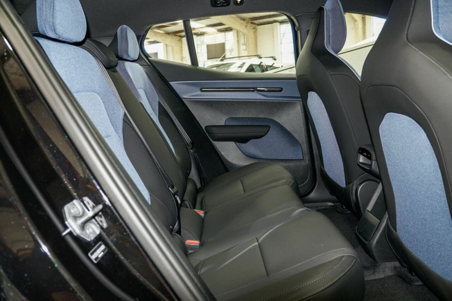 2025 Volvo EX30  Single Motor Extended Range Plus SUV Image 7