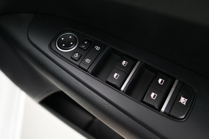 2019 MY20 Kia Cerato Hatch BD S with Safety Pack Hatchback Image 11