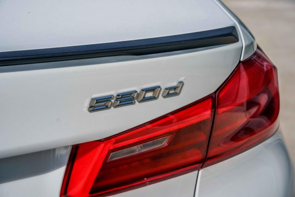 2017 BMW 5 Series G30 520d Luxury Line Sedan Image 23