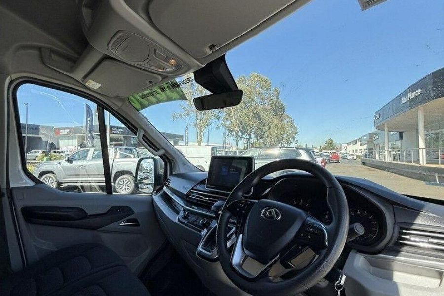 2021 LDV Deliver 9  11-Seat Bus Image 18