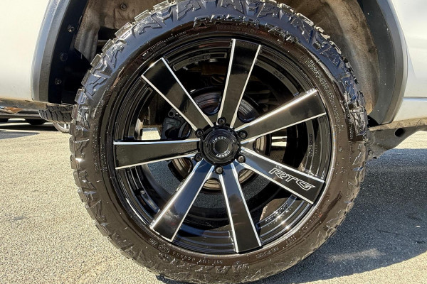 2016 Toyota Fortuner GUN156R Crusade SUV Image 22