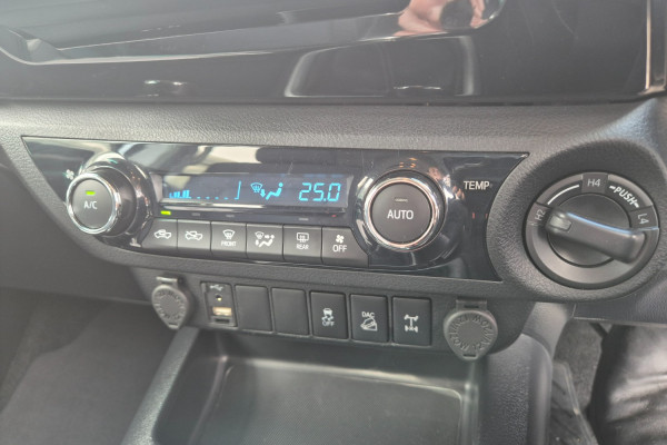 2018 Toyota HiLux  SR5 Double Cab Pick Up Image 24