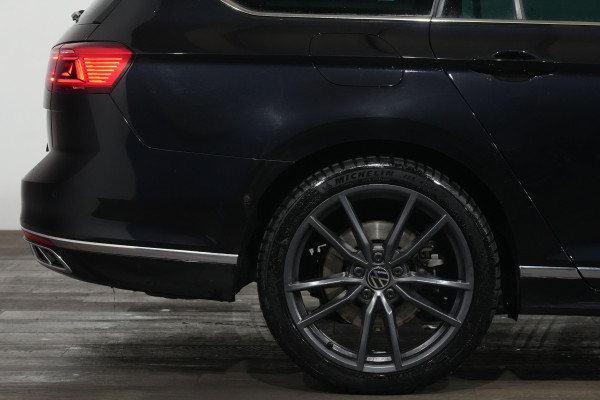 2023 Volkswagen Passat 206TSI R-Line SUV Image 6