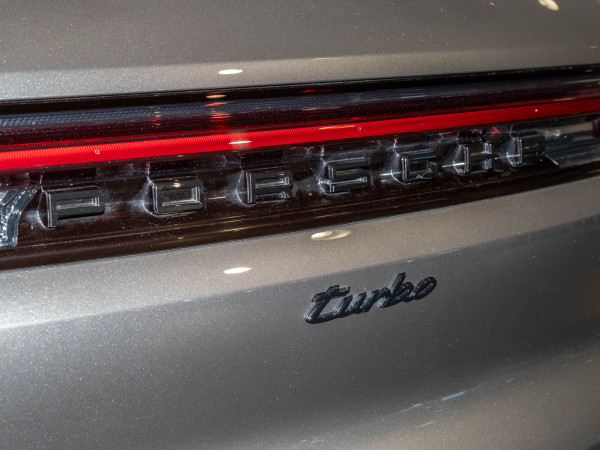 2024 MY25 Porsche Cayenne Turbo E-Hybrid SUV image 13