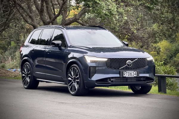 2026 Volvo XC90 L Series Ultra T8 Plug-in Hybrid Dark SUV Image 9