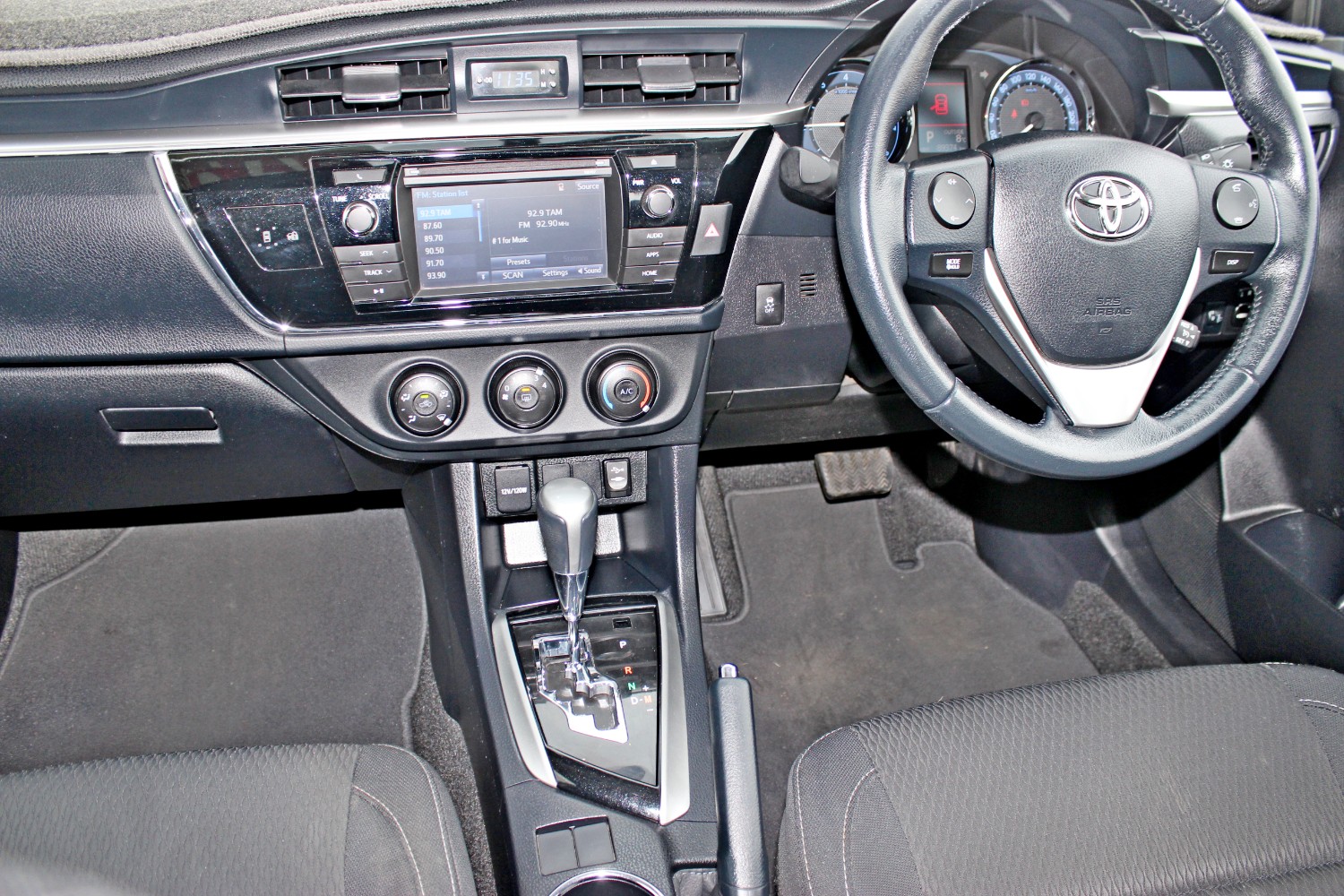 2014 Toyota Corolla ZRE172R SX Sedan Image 10