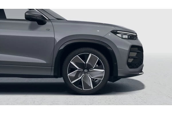 2026 Volkswagen Tayron R4 200TSI eHybrid R-Line SUV Image 6