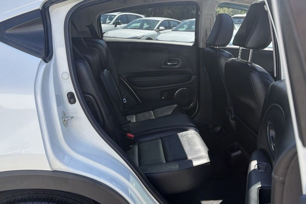 2017 Honda HR-V  VTi-L SUV Image 24