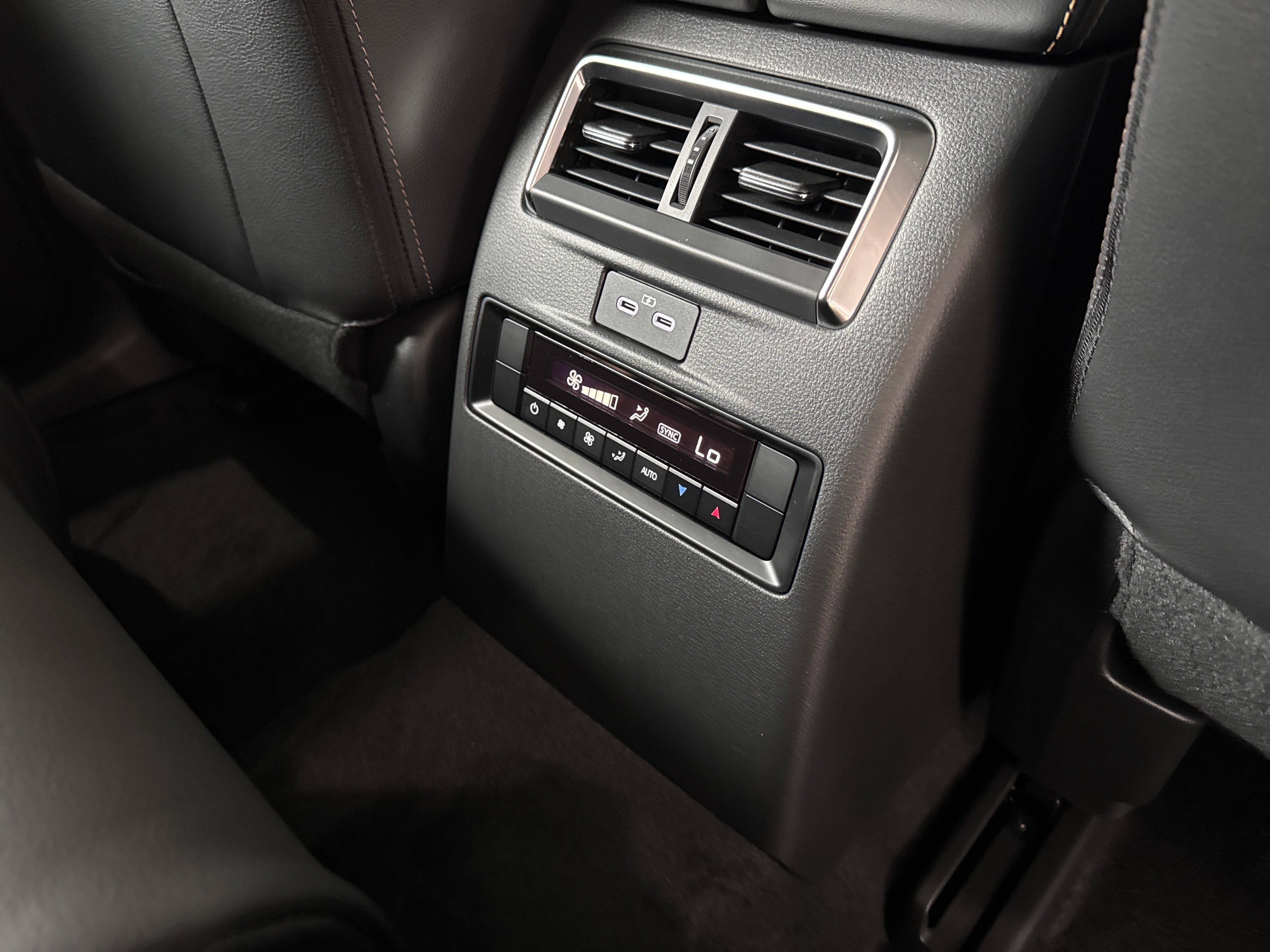 2024 Mazda CX-80 KL G40e Touring SUV Image 17
