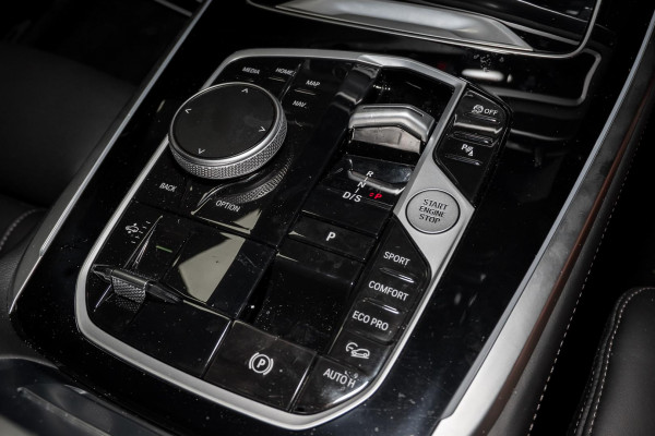 2025 BMW X7 G07 LCI M60i SUV image 13