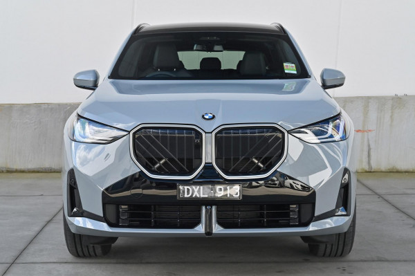 2025 BMW X3 G45 30e xDrive SUV image 2