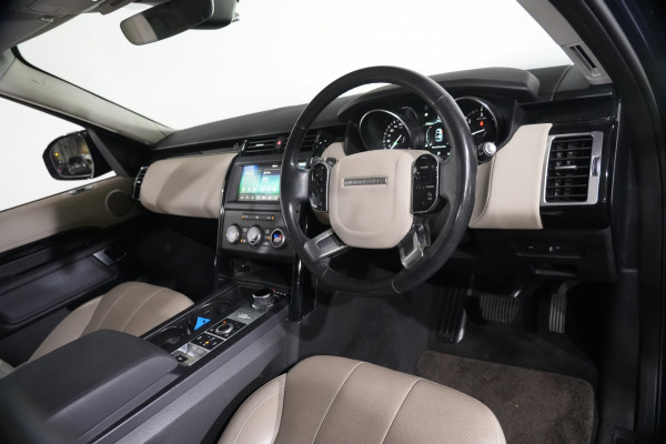 2020 Land Rover Discovery Series 5 Sd6 SE SUV Image 11
