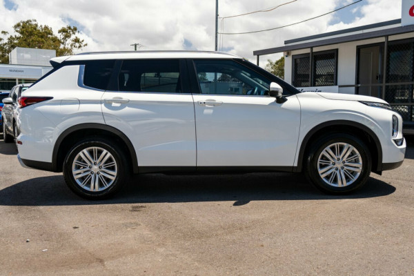 2023 Mitsubishi Outlander ZM LS SUV
