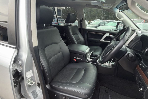 2017 Toyota LandCruiser VDJ200R VX SUV Image 24