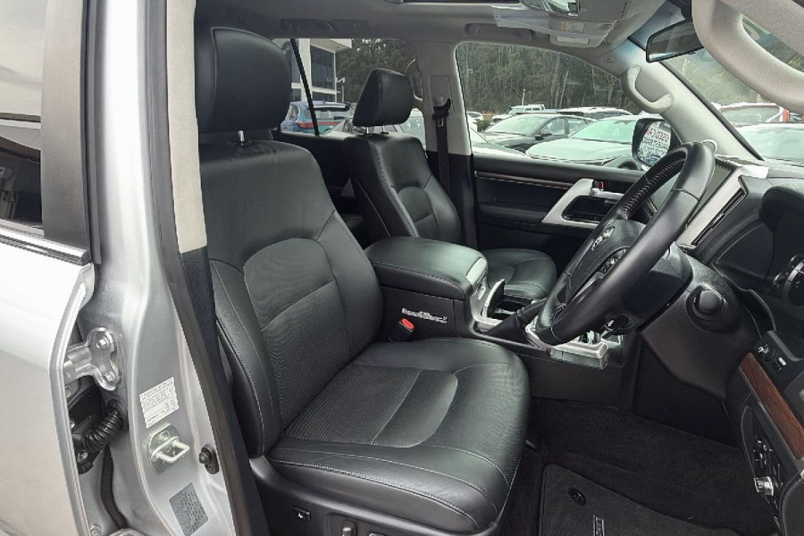 2017 Toyota LandCruiser VDJ200R VX SUV Image 24