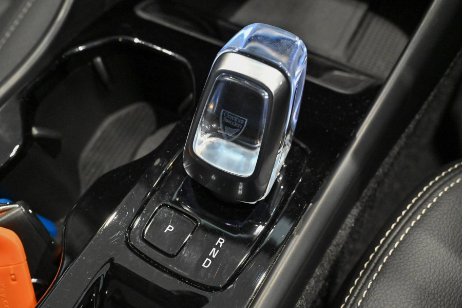 2025 MY26 Volvo XC40 XZ Ultra B4 Bright SUV Image 18