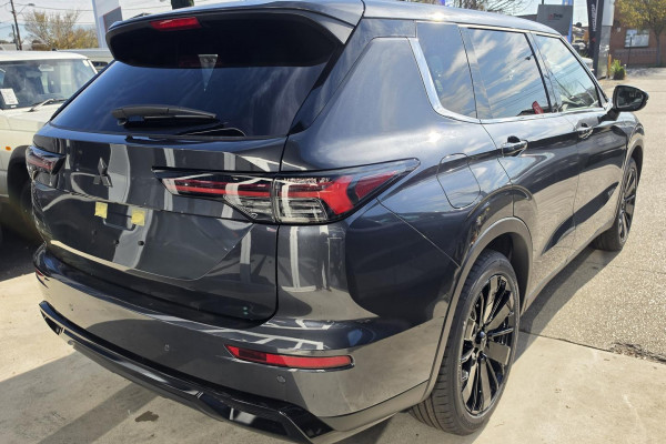 2026 Mitsubishi Outlander ZM Black Edition SUV Image 8