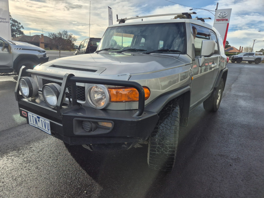 2012 MY13 Toyota FJ Cruiser GSJ15R  SUV Image 6