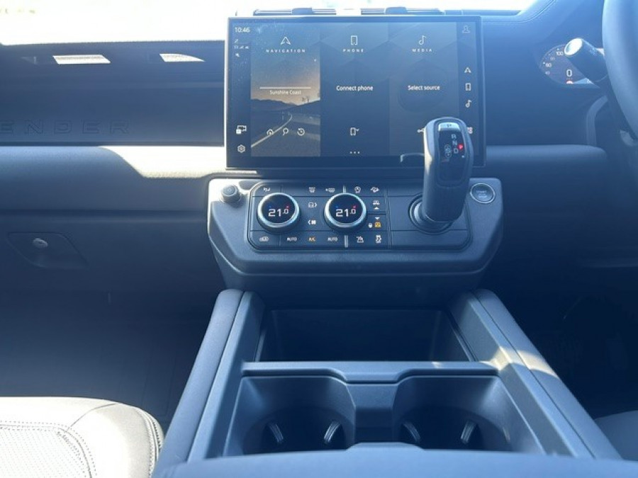 2026 Land Rover Defender L663 110 P425 X-Dynamic SE SUV Image 15