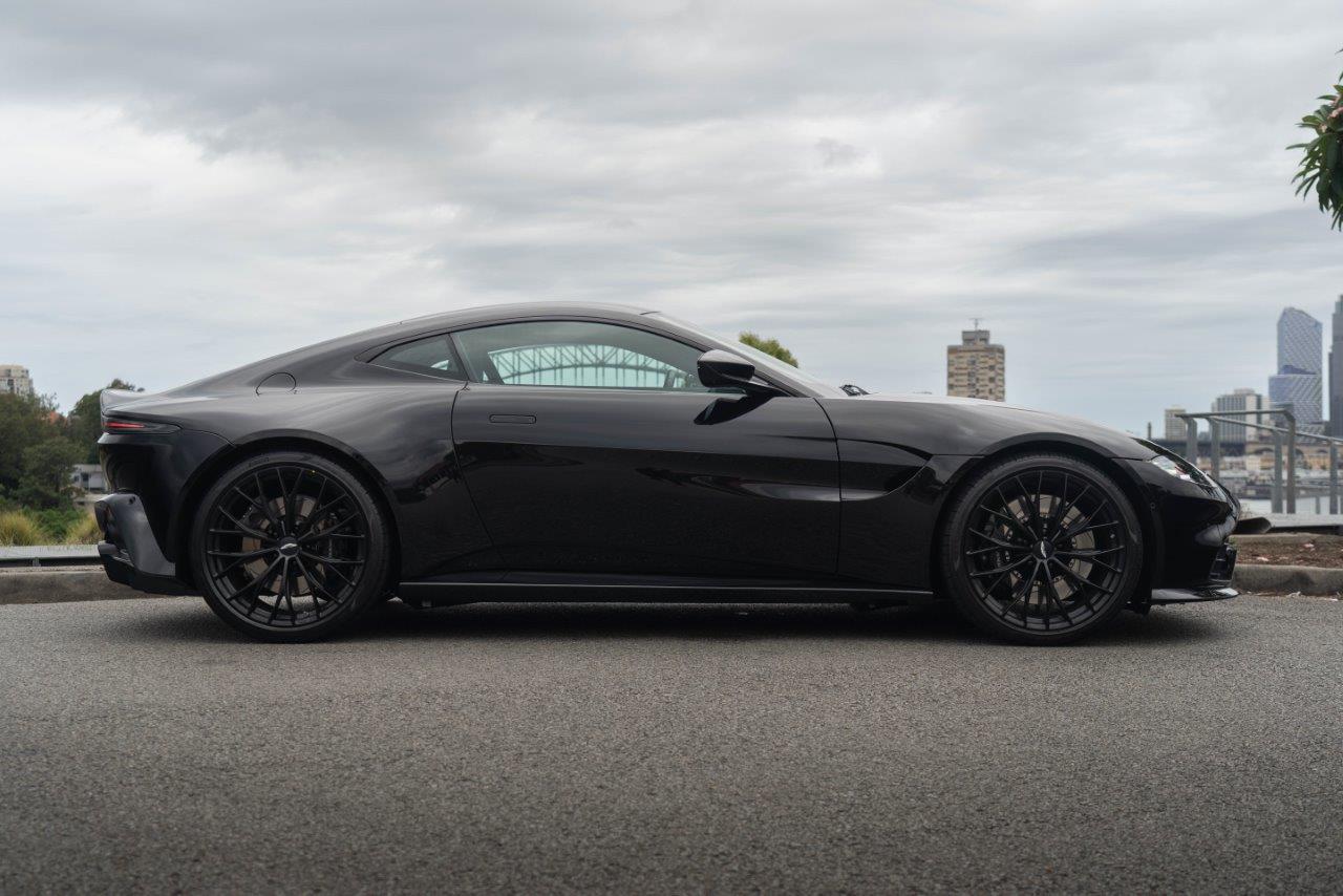 2022 Aston Martin Vantage Coupe Image 3