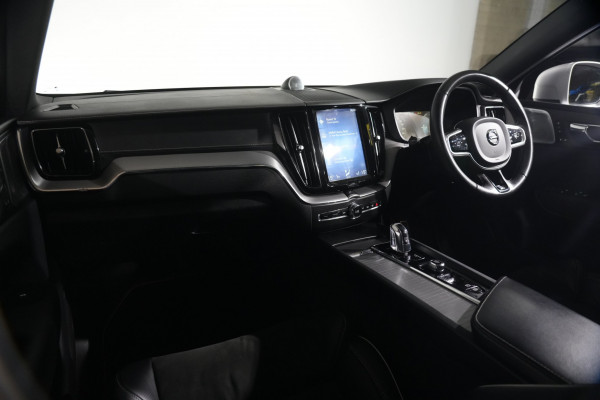 2018 Volvo XC60 UZ T8 R-Design SUV image 11