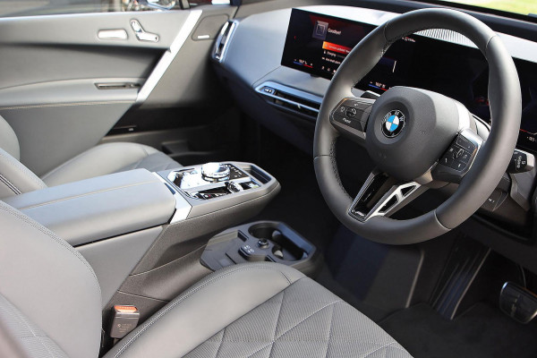 2025 BMW iX I20 xDrive45 M Sport SUV image 9