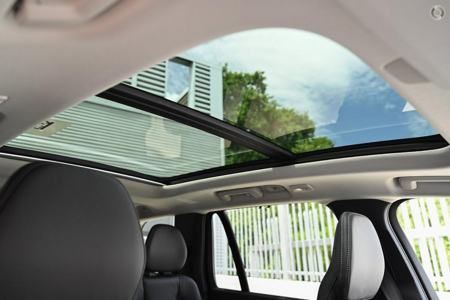 2024 Volvo XC90 L Series Recharge Ultimate T8 Plug-In Hybrid SUV Image 9