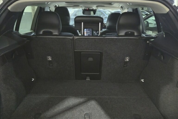 2022 Volvo XC40 XZ T4 Inscription SUV Image 16