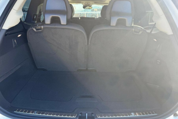 2026 Volvo XC90 L Series Plus T8 Plug-in Hybrid Dark SUV Image 22