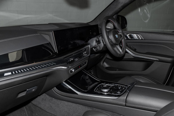 2025 BMW X7 G07 LCI M60i SUV image 8