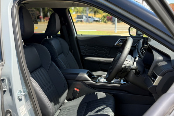 2025 Mitsubishi Outlander ZM Exceed SUV Image 11
